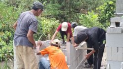 Resah Asap Sampah, KKN Kolaborasi dan Warga Kenteng Bangun Cerobong Pembakaran